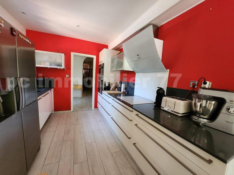 Villa - 199 m² - 9 pièces