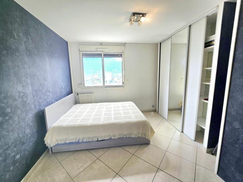 Appartement - 86 m² - 5 pièces