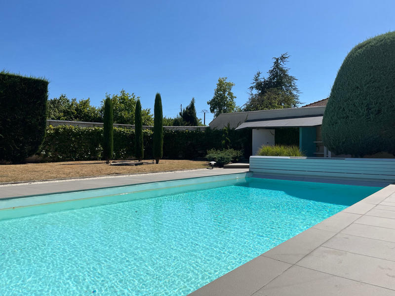 Propriété - 240 m² - 6 pièces