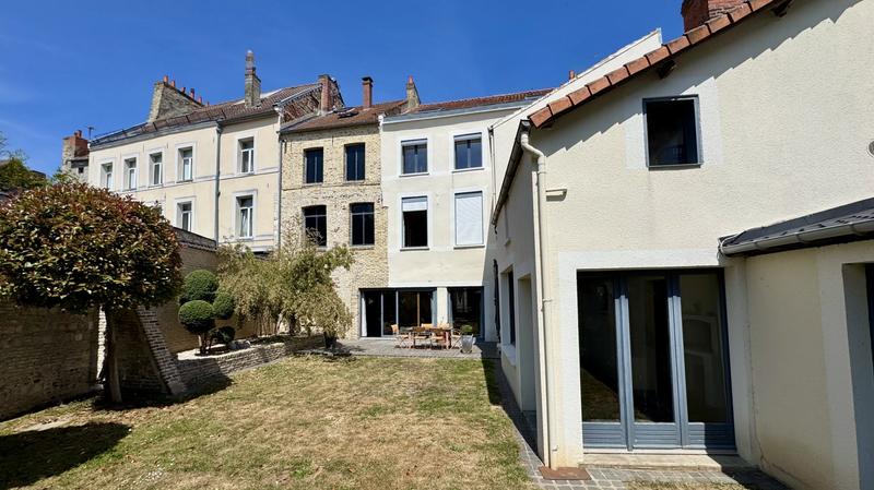 Maison - 348 m² - 11 pièces