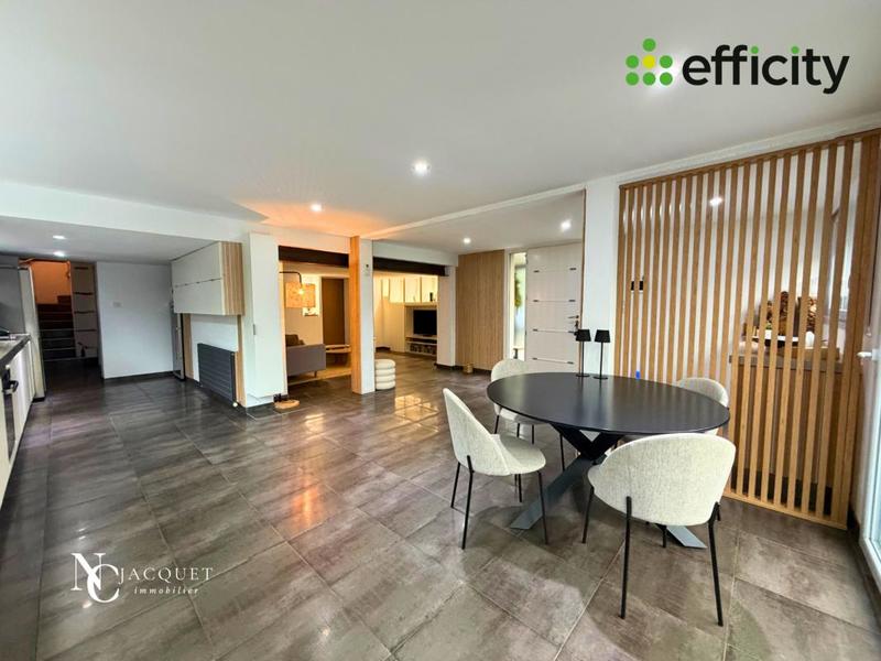 Villa - 200 m² - 8 pièces