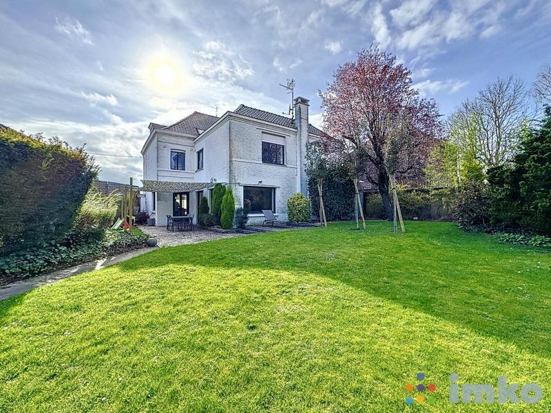 Demeure - 230 m² - 7 pièces