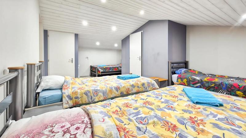 Maison - 225 m² - 8 pièces