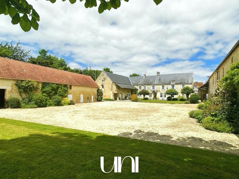 Propriété - 285 m² - 9 pièces