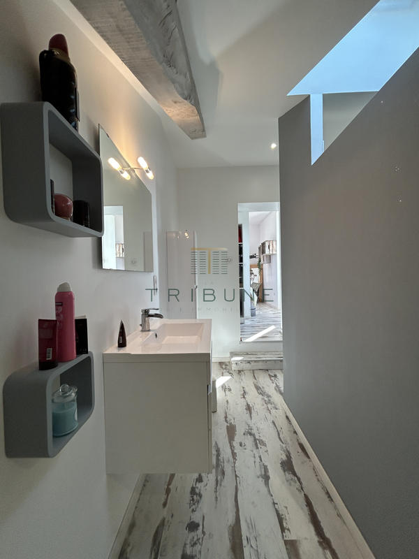 Maison - 262 m² - 9 pièces