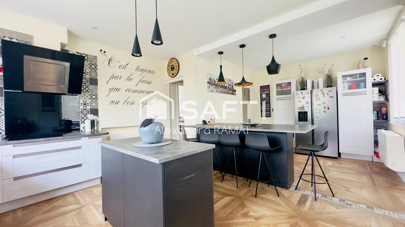 Maison - 300 m² - 8 pièces