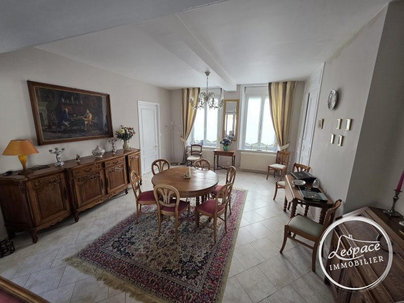 Maison - 186 m² - 5 pièces