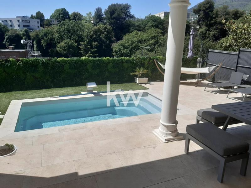 Maison - 158 m² - 6 pièces