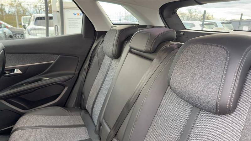 Peugeot 3008 II 1.5 BlueHDi 130 Eat8 Allure Business