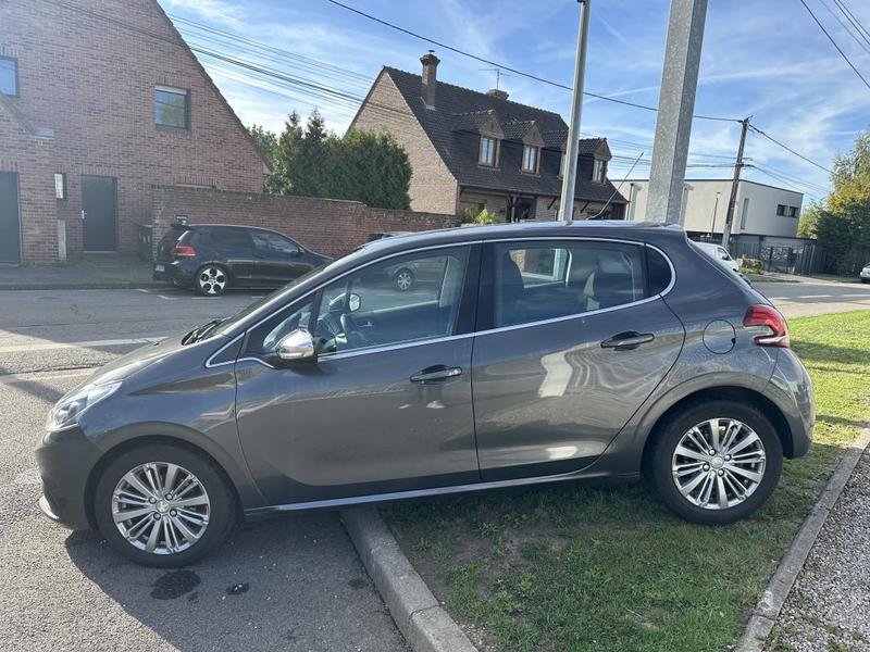 Peugeot 208 Allure 1.2 Essence 110cv Caméra de Recul, Apple CarPlay