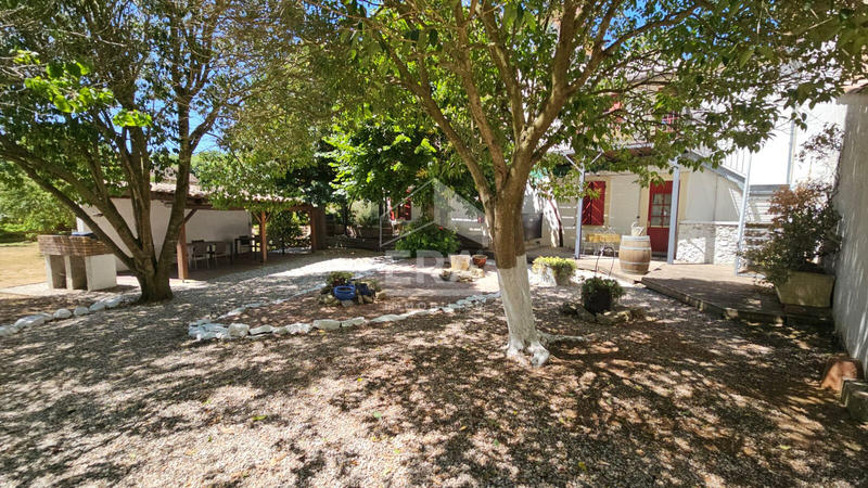 Maison - 368 m² - 15 pièces