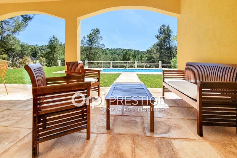 Villa - 325 m² - 6 pièces