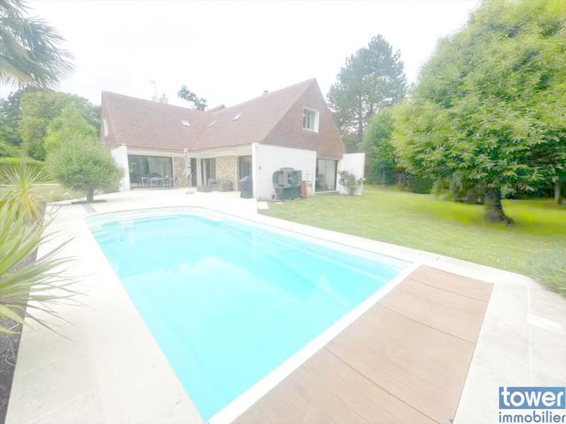 Propriété - 260 m² - 9 pièces