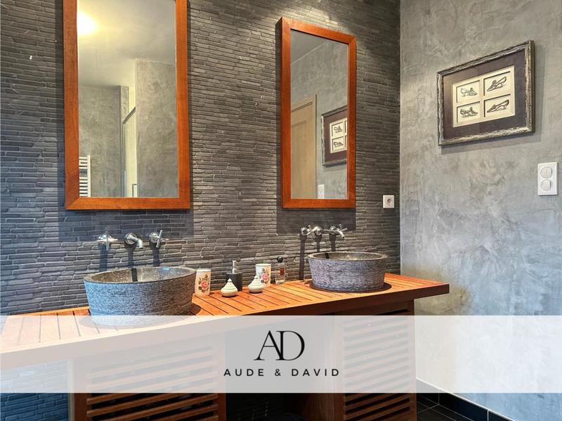 Maison - 220 m² - 8 pièces