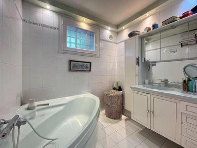 Maison - 180 m² - 7 pièces