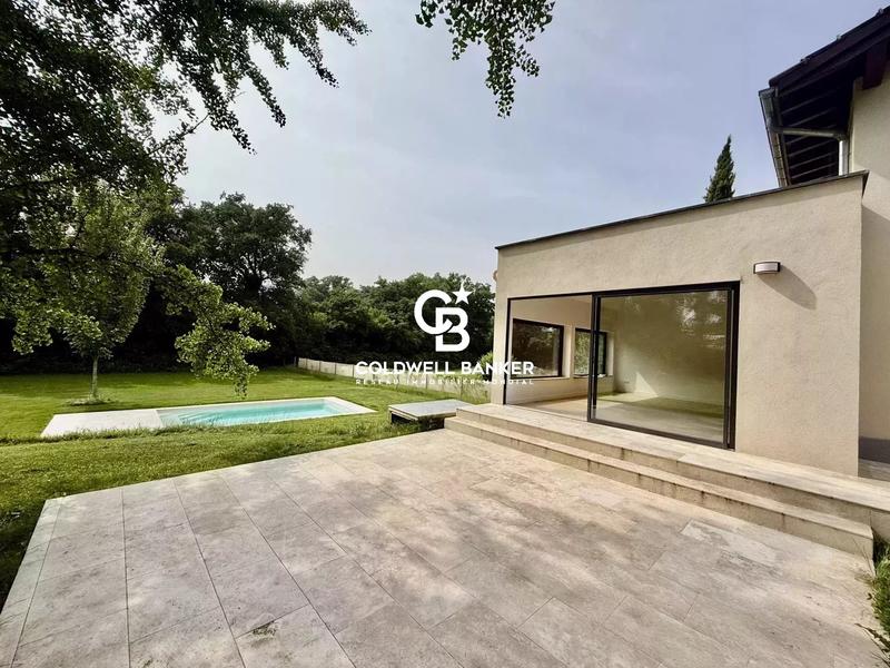 Maison - 220 m² - 7 pièces