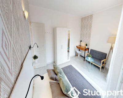 Chambre - 70 m² - 1 pièce