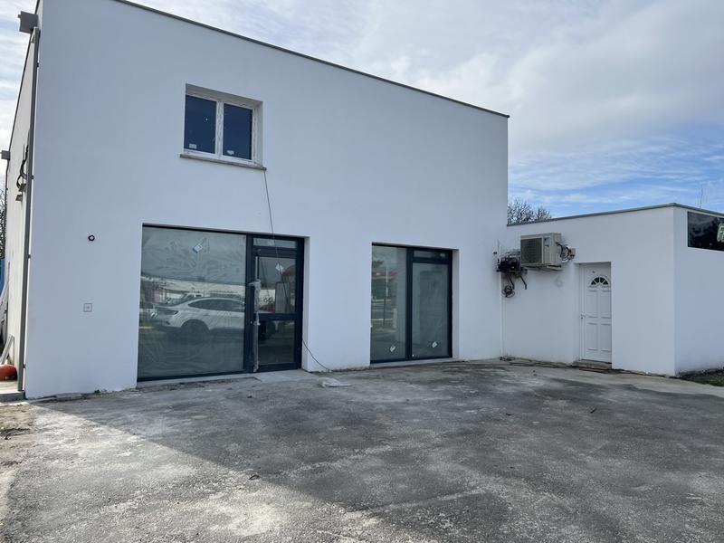 Local commercial - 90 m² - 1 pièce