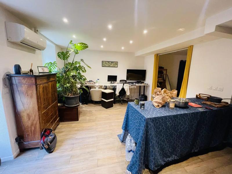 Immeuble - 214 m² - 6 pièces