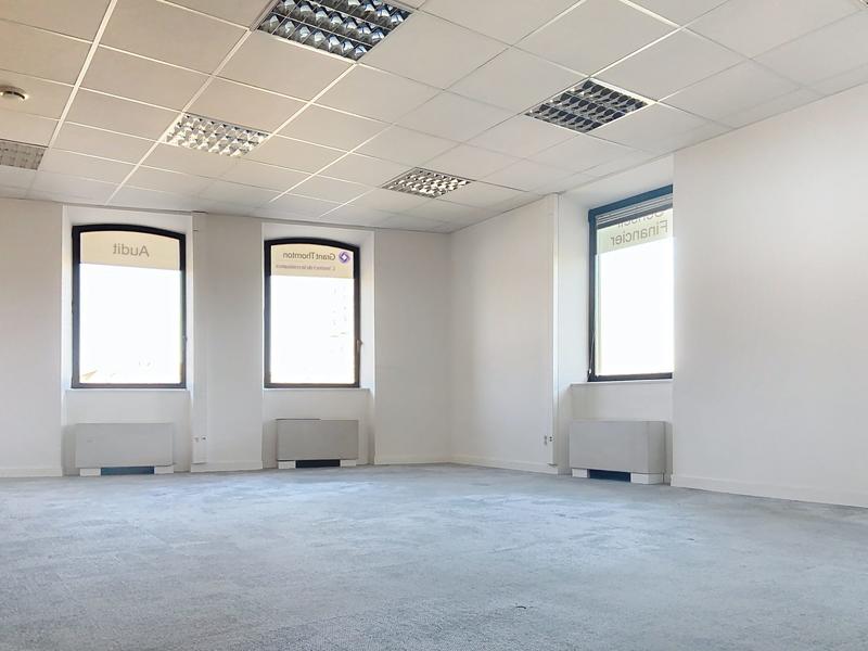 Local d'activités - 348 m² - 14 pièces