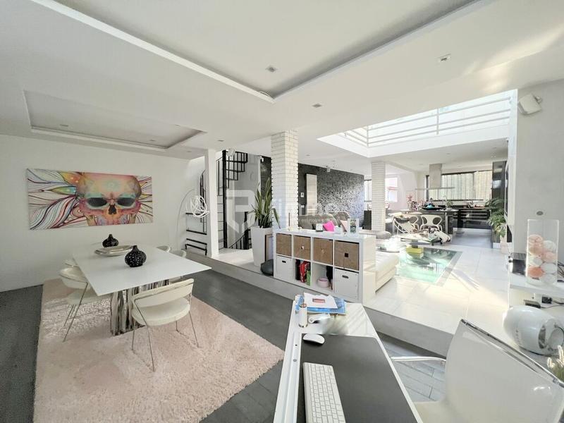 Loft - 240 m² - 7 pièces