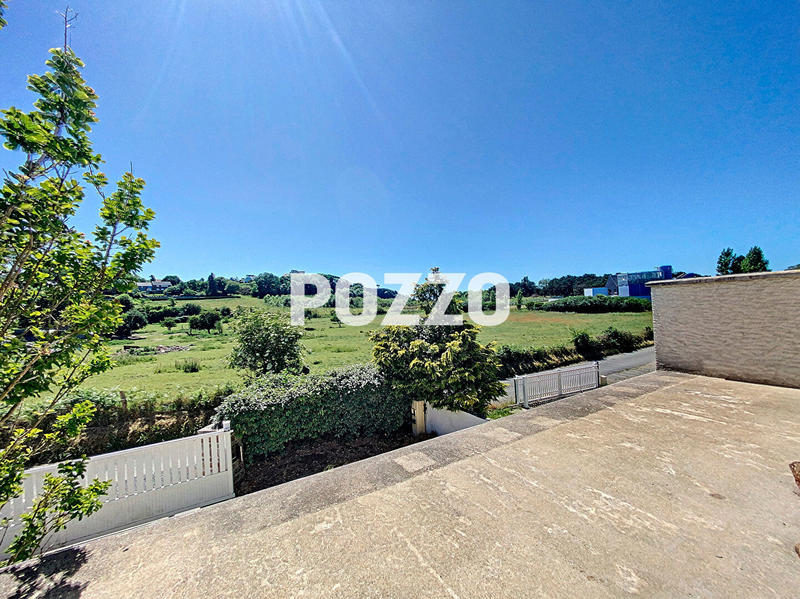 Maison - 202 m² - 9 pièces