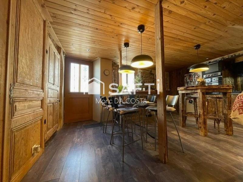 Maison - 225 m² - 10 pièces