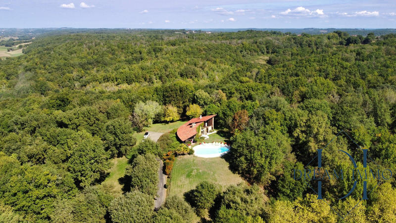 Maison - 210 m² - 8 pièces