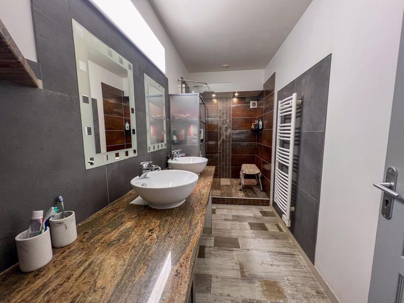 Maison - 227 m² - 5 pièces