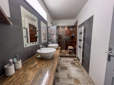 Maison - 227 m² - 5 pièces