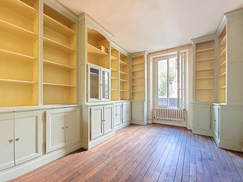 Maison - 317 m² - 9 pièces