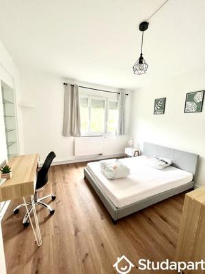 Chambre - 10 m² - 1 pièce