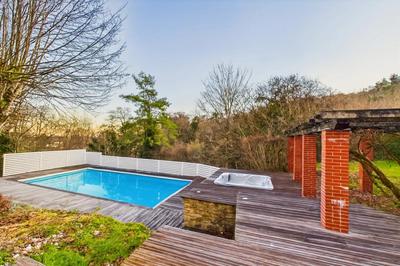 Propriété - 236 m² - 13 pièces