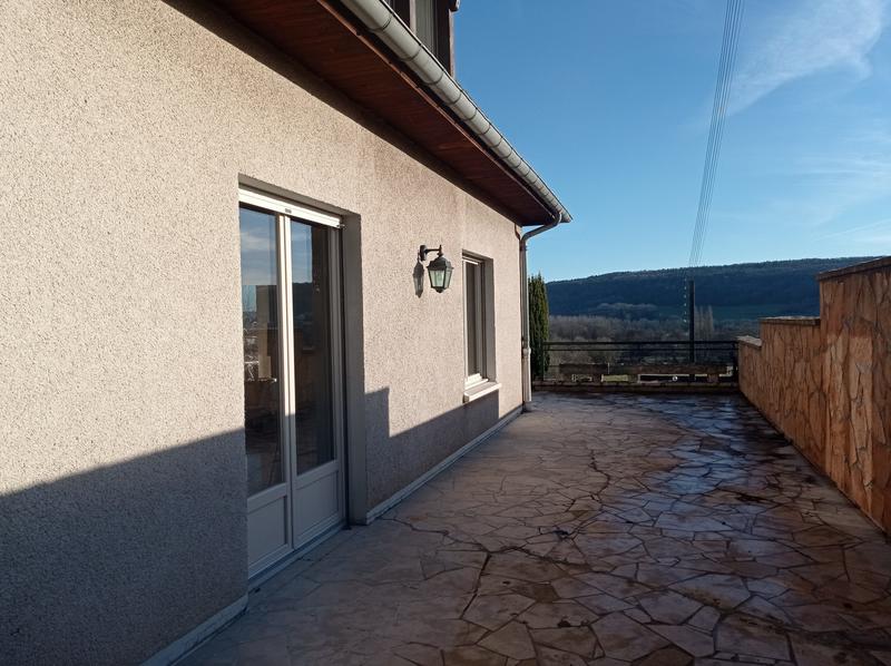 Maison traditionnelle - 228 m² - 7 pièces