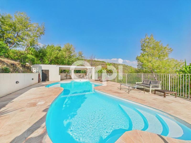 Villa - 260 m² - 5 pièces