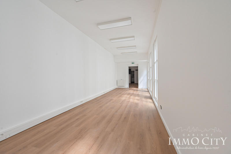 Bureau - 150 m² - 6 pièces