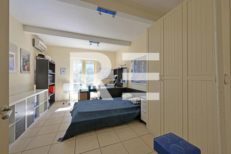 Maison - 285 m² - 8 pièces