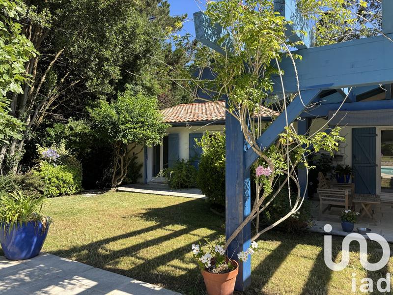 Maison - 210 m² - 8 pièces