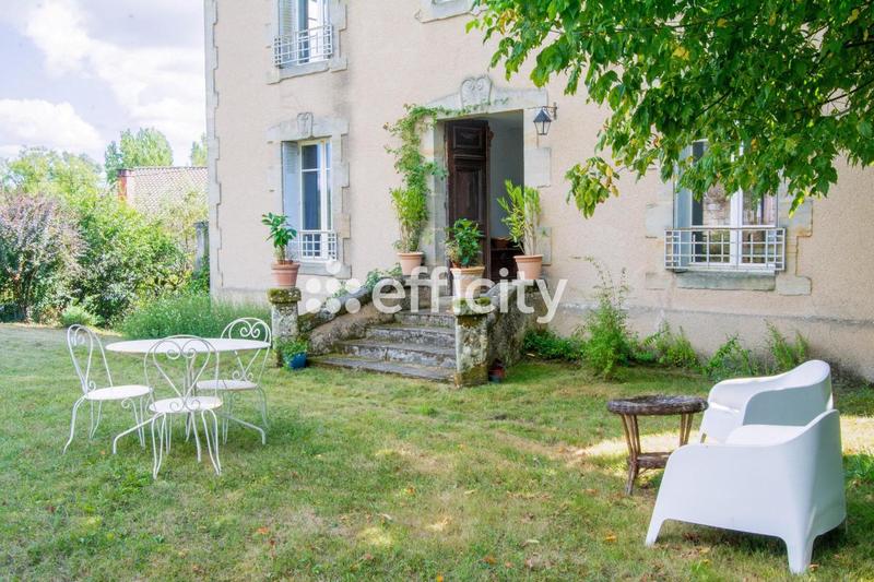 Maison - 274 m² - 8 pièces