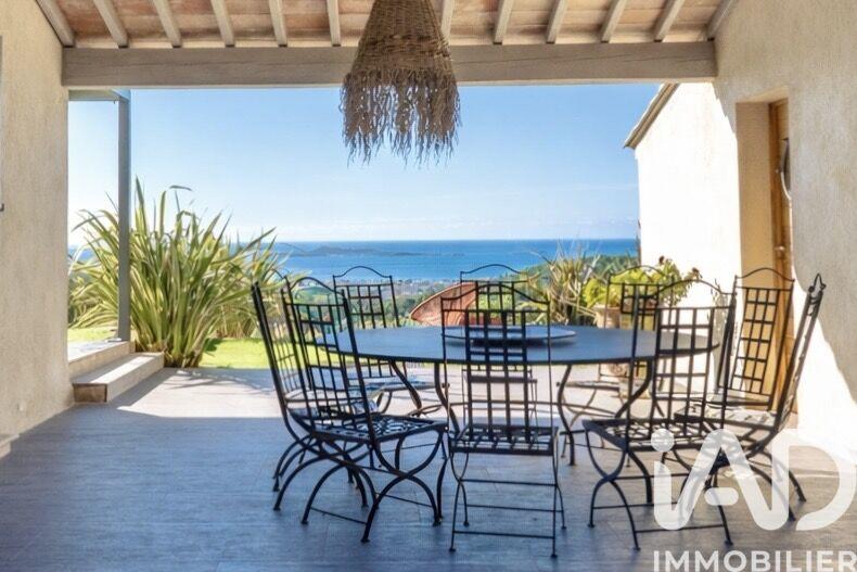 Maison - 270 m² - 7 pièces