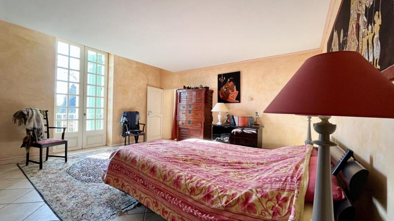 Mas - 400 m² - 15 pièces