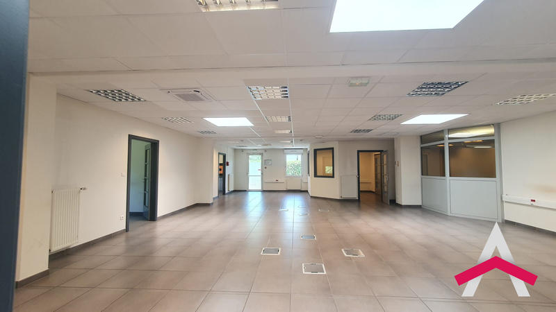 Local d'activités - 468 m²
