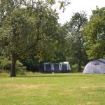 Camping sous les poiriers