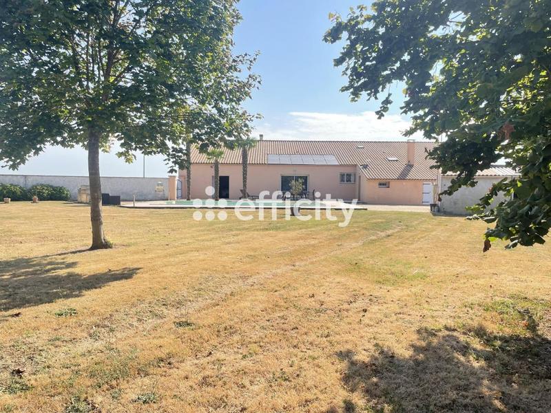 Maison - 245 m² - 10 pièces