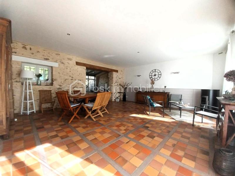 Maison - 224 m² - 7 pièces