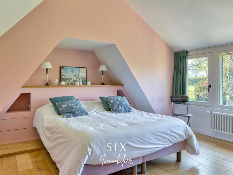 Maison - 240 m² - 10 pièces