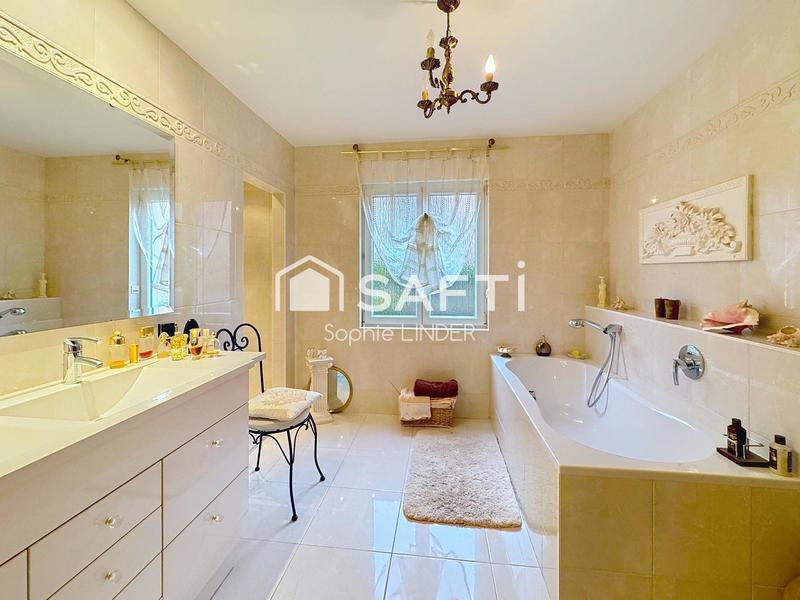 Maison - 253 m² - 6 pièces