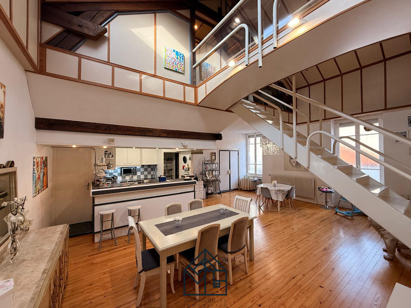 Maison - 361 m² - 10 pièces