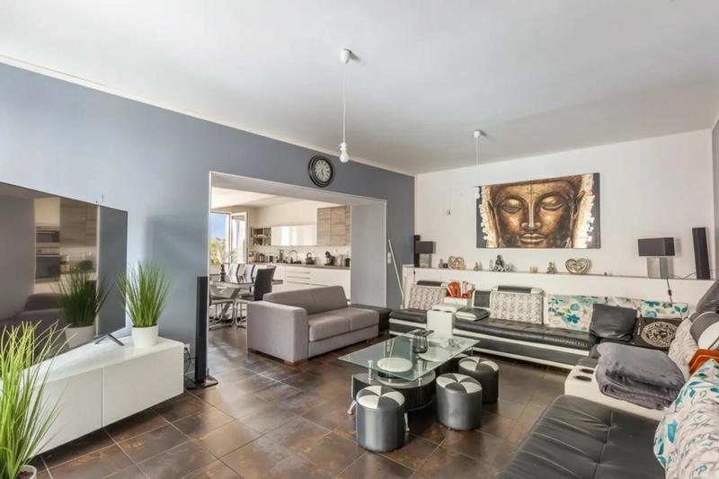 Maison - 237 m² - 7 pièces