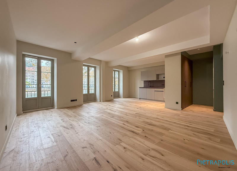 Appartement - 102 m² - 4 pièces